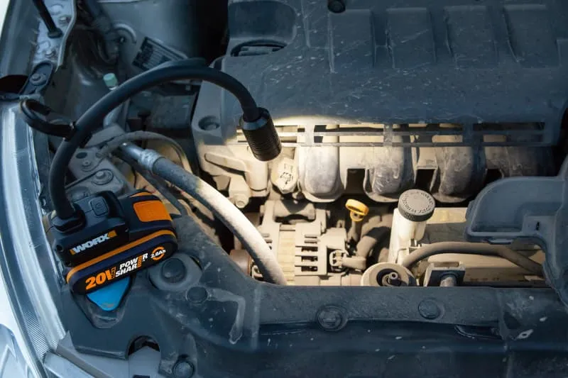 Гибкий фонарь WORX WX028 20V 300лм аккумуляторный — детальное фото